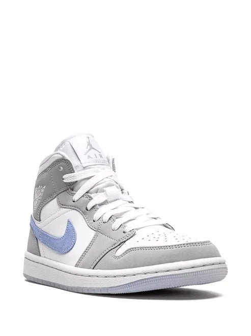 AIR JORDAN RETRO 1 WOLF GREY - Image 4