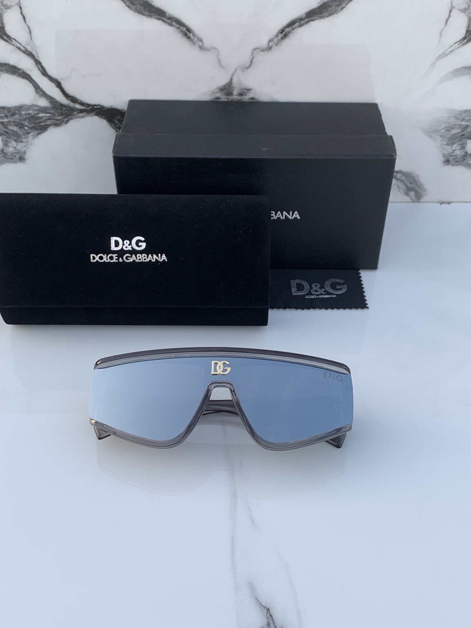 Branded D&G9529 Grey Sunglasses (With Original Kit) - Image 4