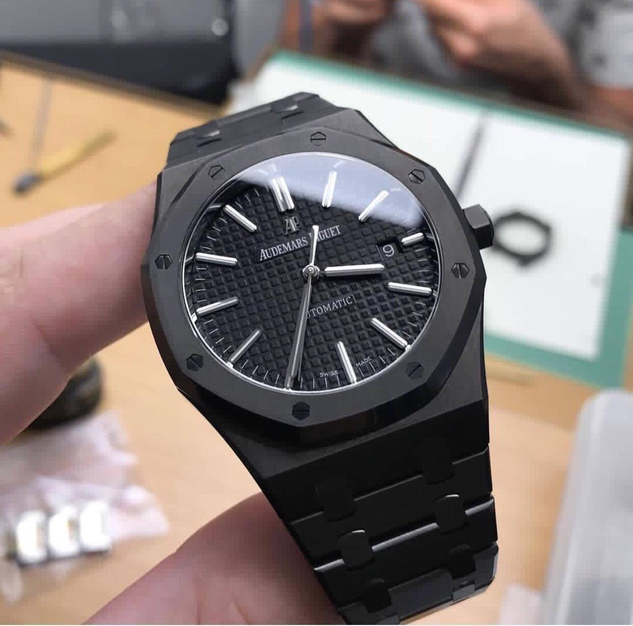 Audemars Piguet AP Royal Oak Black Metal - Image 4